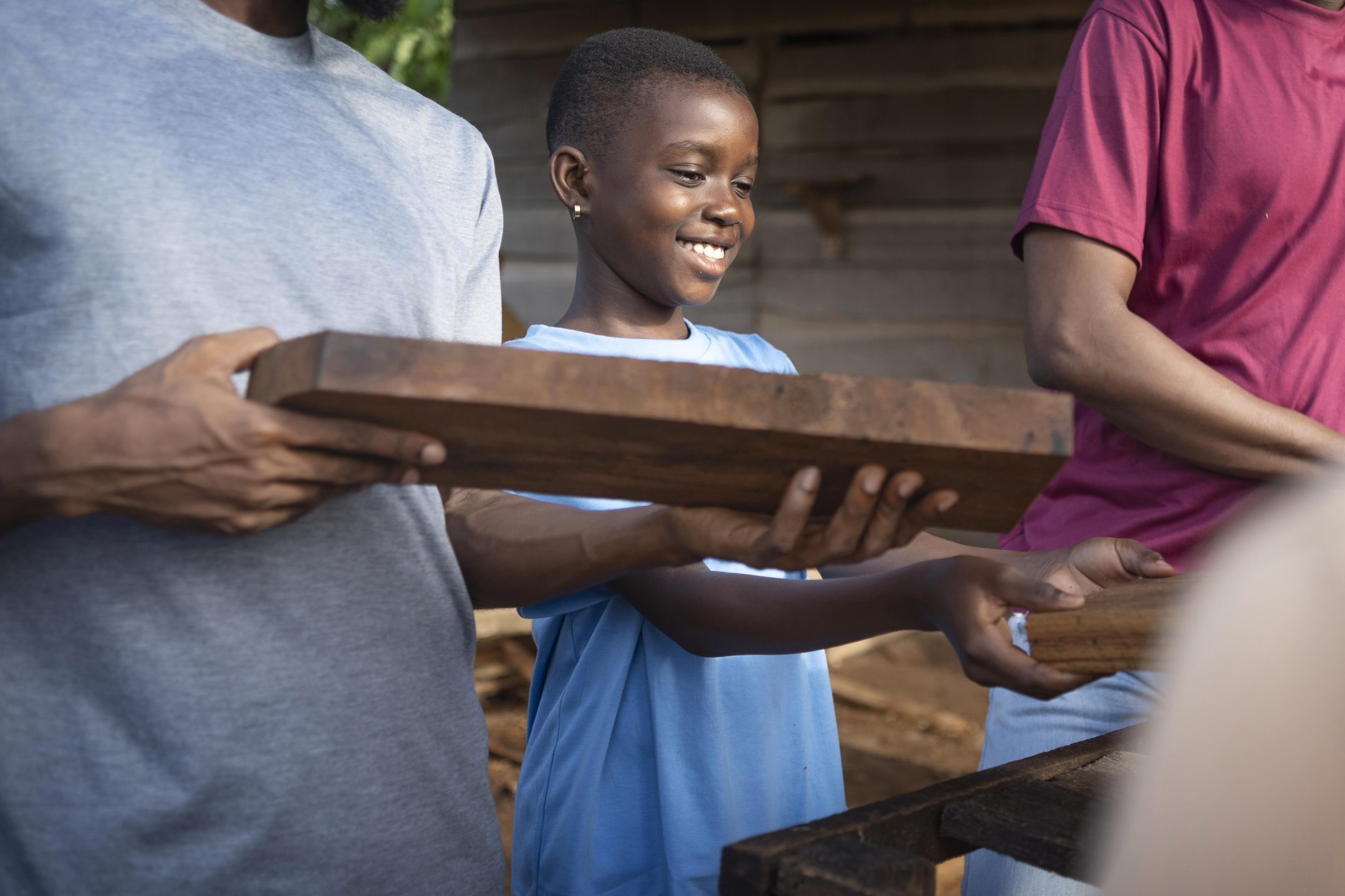 close-up-people-working-outdoors-scaled